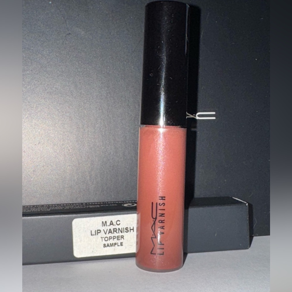 Mac Lip Varnish in Topper -